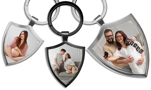 Gepersonaliseerde sleutelhanger met familieschild – Uniek cadeau voor aanstaande ouders