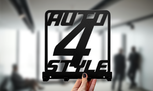 Individuelles Schlüsselbrett aus Metall mit kräftigen Zahlen und modernem Cutout-Design