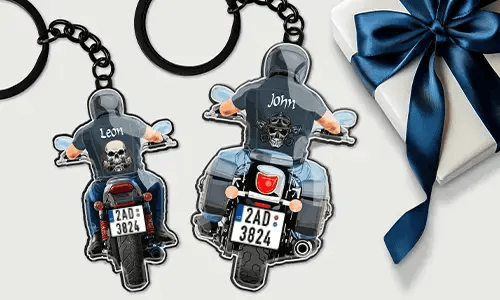 Personlig nyckelring med motorcykel, namn och registreringsskylt – present till din pojkvän