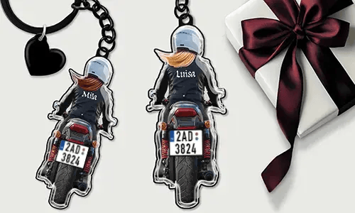 Gepersonaliseerde motorsleutelhanger met naam en kenteken – cadeau voor je dochter