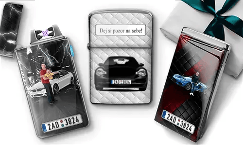 Drei personalisierte Feuerzeuge mit unterschiedlichen auto­bezogenen Motiven. Das mittlere Feuerzeug trägt die Aufschrift „Hab dich lieb, Papa!“ vor einem gesteppten Hintergrund.
