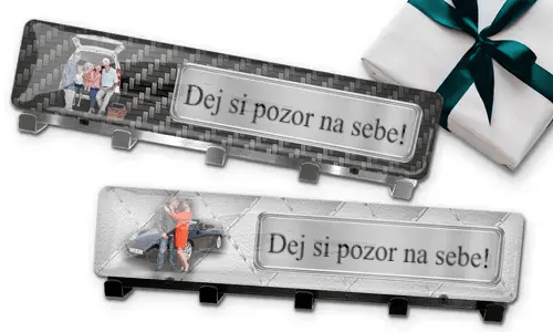 Nástěnný držák na klíče s fotkou dědečka a registrační značkou nebo vlastním textem