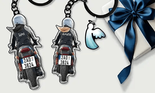 Personalised motorcycle keychain with name and license plate - gift for your sister