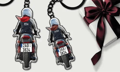 Personalizovaný motocyklový klíčenka s jménem a registrační značkou - dárek pro vaši ženu