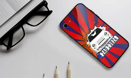 personalisierte handyhülle auf dem Schrebtisch neben Brille motorrad handyhülle