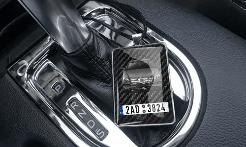 Rear view mirror trailer next to the gear change