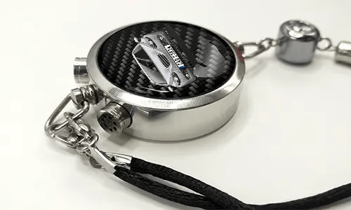 Runder Autoschlüssel mit Carbonfaser-Oberfläche, Tasten LOCK und UNLOCK, geflochtenes schwarzes Band