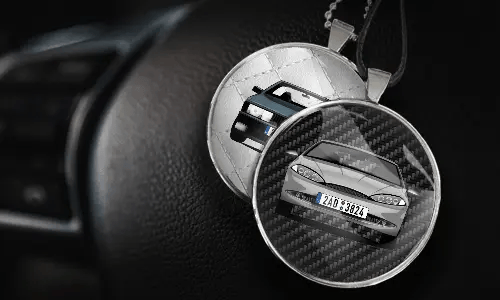 Innenspiegelanhänger in zwei Varianten mit Carbon- und Weißleder Hintergrund autodeko innenspiegel