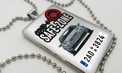 Auto-Safezone-Anhänger mit Weiß Hintergrund und Metallkette Auto-Safezone-Anhänger